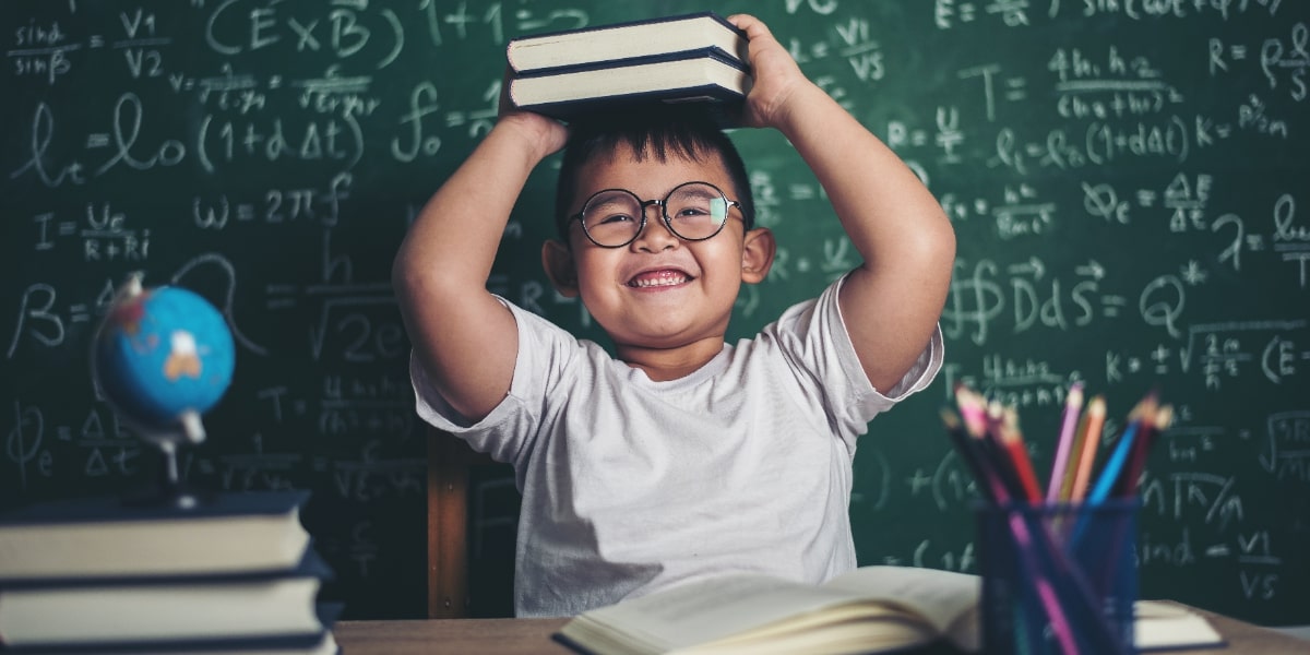 child stacking books on his head to represent a transfer stack and how to optimize your Western blot transfer