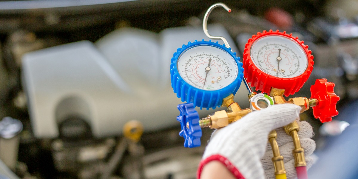 Image of an air pressure gage to represent using Gage R&R studies to measure precision in the lab.