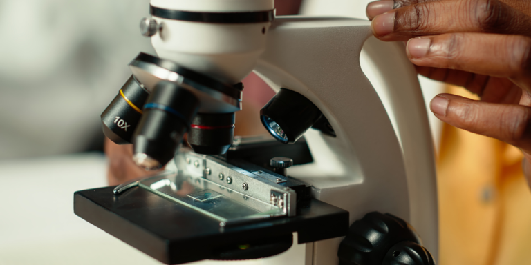 Expansion Microscopy: Achieving Nanoscale Resolution Using Conventional Fluorescence Microscopes