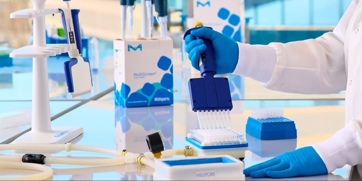 How to Choose Filter Plates for Automated Cell-based Assays: Biological and Hardware Considerations 
